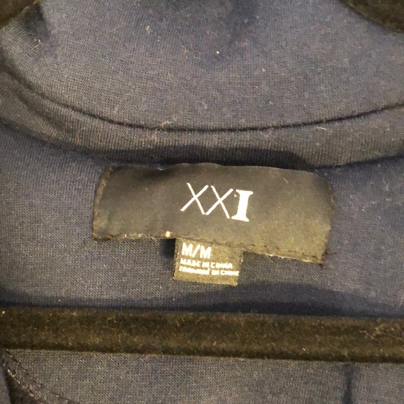 Super warm navy winter jacket! (Size M) - Picture 2 of 5